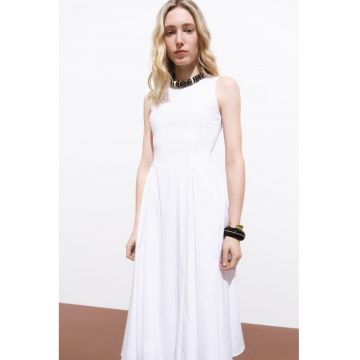 Rochie midi cu decolteu la baza gatului