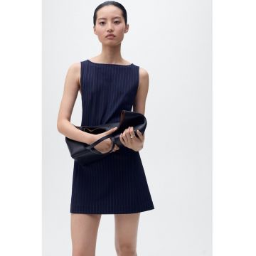 Rochie mini cu croiala dreapta