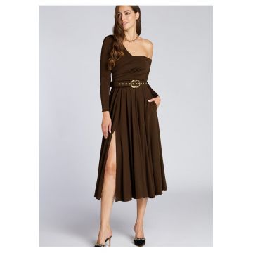 Rochie cu decolteu pe un umar si slit lateral