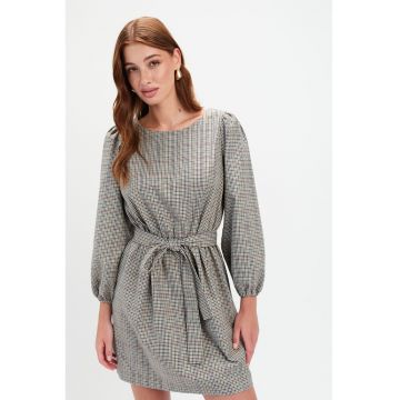 Rochie cu model si maneci bufante