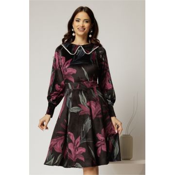 Rochie DY Fashion din catifea cu print magenta si perle la guler