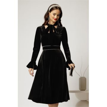 Rochie DY Fashion neagra din catifea cu perlute la decolteu si cordon detasabil
