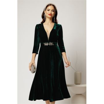 Rochie DY Fashion verde din catifea cu decolteu adanc si cordon cu aplicatii