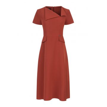 Rochie evazata cu decolteu asimetric