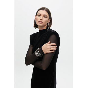 Rochie lunga cu slit pe partea din spate