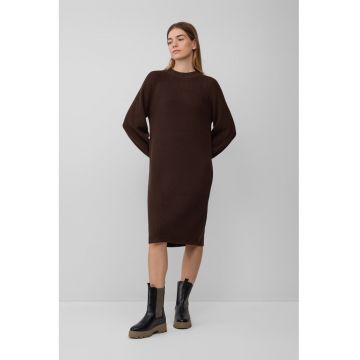 Rochie-pulover lejera cu decolteu la baza gatului