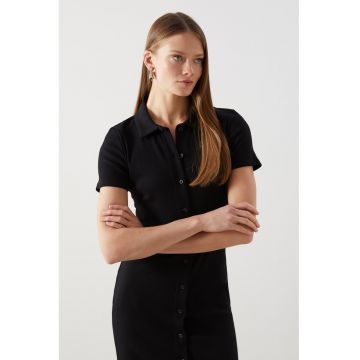 Rochie cambrata cu nasturi