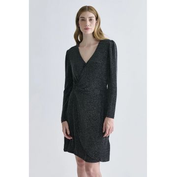 Rochie cu croiala in A si aspect stralucitor