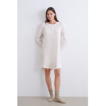 Rochie dreapta cu fenta scurta cu nasturi