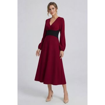 Rochie elegantă camel cu talie accentuată