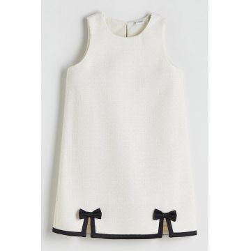 Rochie fara maneci cu detalii contrastante