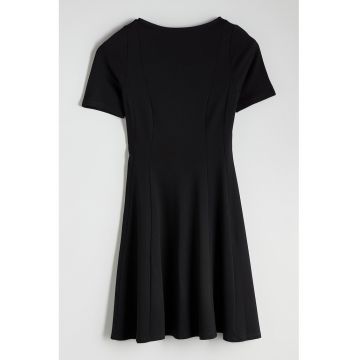 Rochie mini cu decolteu la baza gatului