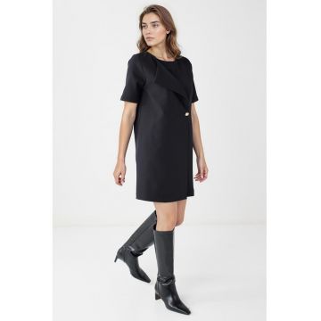 Rochie mini cu nasturi si decolteu la baza gatului