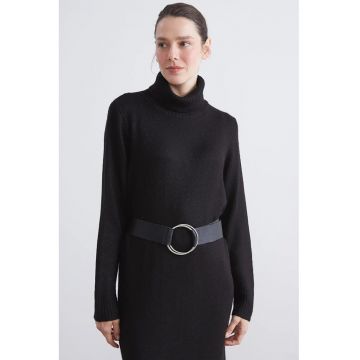 Rochie-pulover tricotata cu guler inalt