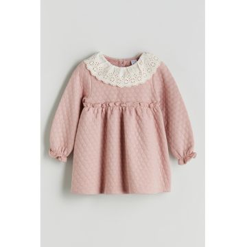 Rochie texturata cu guler de dantela san-gallo