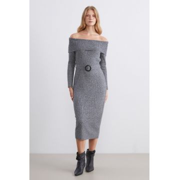 Rochie tricotata cu decolteu pe umeri