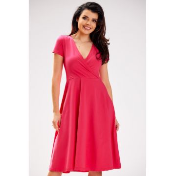 Rochie midi cu maneci scurte si model petrecut