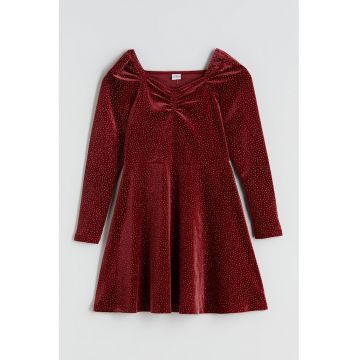 Rochie evazata si catifelata cu aspect stralucitor