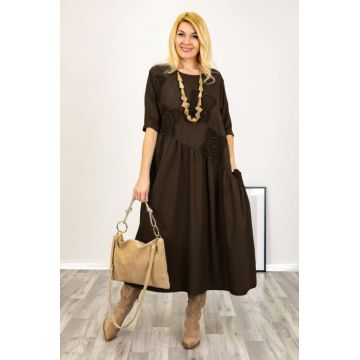 Rochie maro cu taietura oblica si broderie, din poplin si jerseu, oversize
