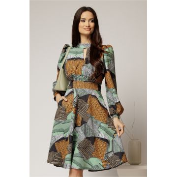 Rochie midi cu imprimeu verde maro si decupaj la decolteu