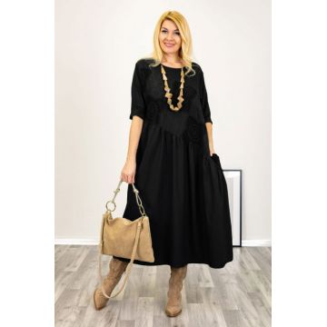 Rochie neagra cu taietura oblica si broderie, din poplin si jerseu, oversize