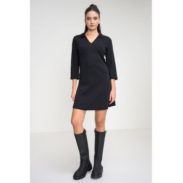 Rochie scurta cu croiala dreapta si maneci 3/4 - Negru