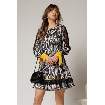 Rochie scurta zebra print din satin cu detalii galbene