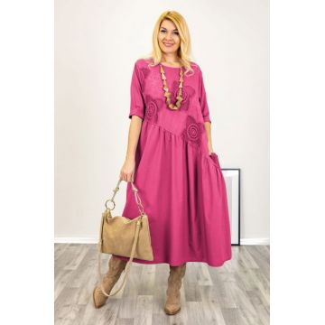 Rochie fucsia cu taietura oblica si broderie, din poplin si jerseu, oversize