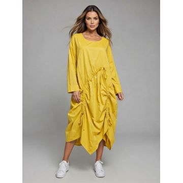 Rochie midi galbena cu design asimetric si detalii drapate