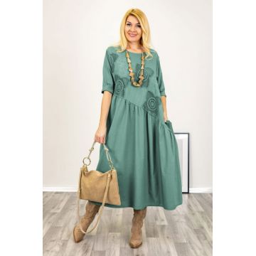 Rochie turcoaz prafuit cu taietura oblica si broderie, din poplin si jerseu, oversize
