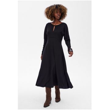 Rochie midi cu detaliu cu decupaj