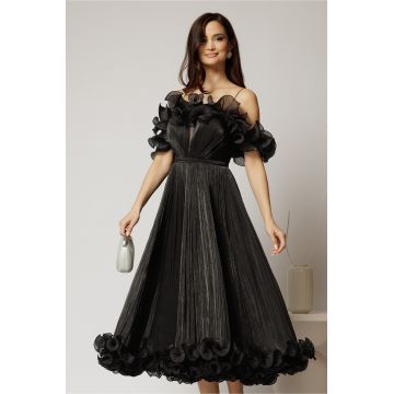 Rochie midi neagra in clos din voal satinat cu volanase la bust si la baza