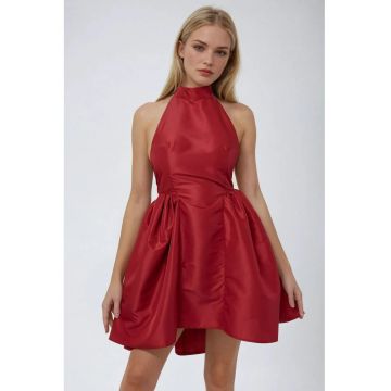 Rochie mini evazata cu decolteu halter