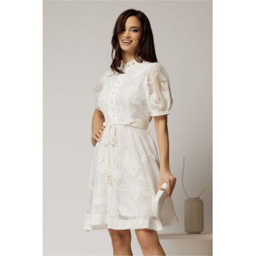 Rochie scurta alba din dantela cu nasturi si cordon impletit