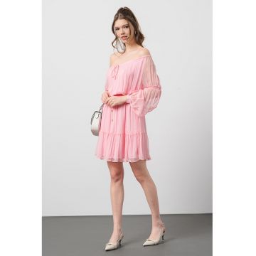 Rochie cu decolteu pe umeri si fronseuri - Roz