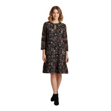 Rochie florala cu insertii de dantela -
