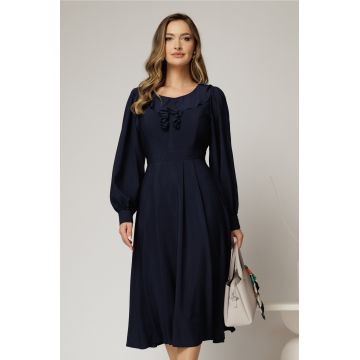 Rochie midi bleumarin din voal plin cu volanase la bust