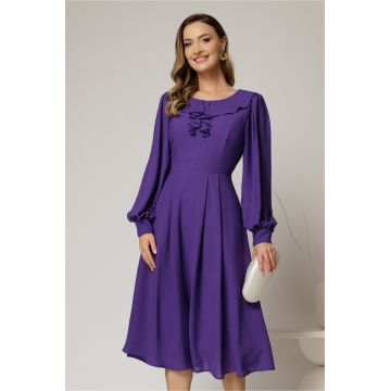 Rochie midi mov din voal plin cu volanase la bust