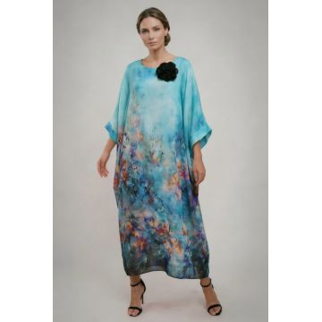 Rochie lunga dama vaporoasa oversized, croi amplu tip kaftan cu imprimeu artistic multicolor turcoaz