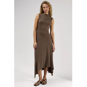 Rochie midi asimetrica  maro - jerseu - fara maneci - guler rotund - poliester/elastan