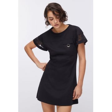 Rochie scurta cu maneci cu garnitura din dantela - Negru