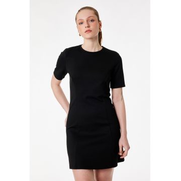 Rochie-tricou uni cu decolteu la baza gatului - Negru