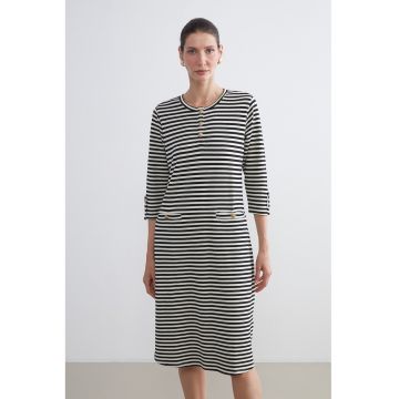 Rochie cu croiala dreapta si model in dungi