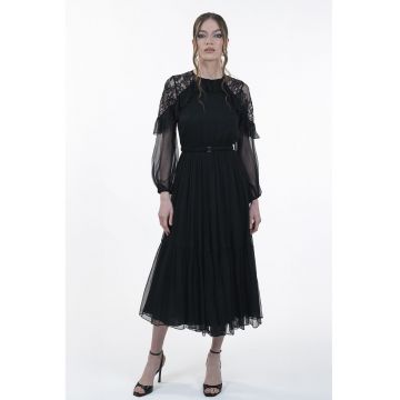 Rochie de matase cu garnituri de dantela pe umeri - Negru
