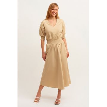 Rochie evazata cu decolteu in V - Maro camel