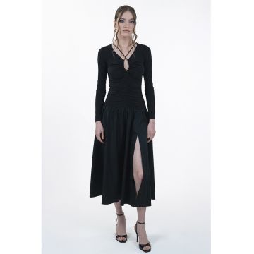 Rochie evazata cu slit frontal - Negru