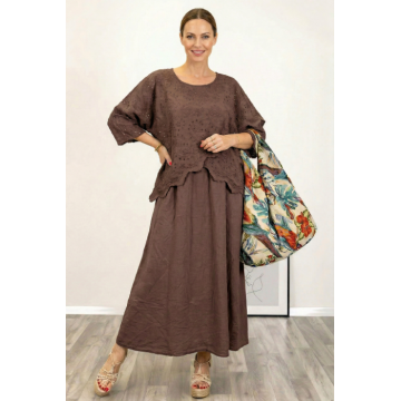 Rochie lunga din bumbac cu suprapunere, broderie perforata si croi lejer boem, maro ciocolata