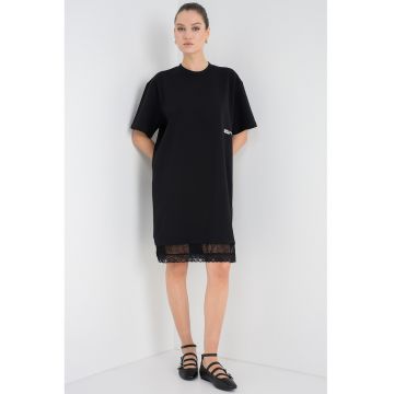 Rochie-tricou cu terminatie din dantela - Negru