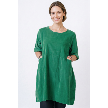 Rochie tunica din catifea reiata, croi lejer cu buzunare, stil casual modern, verde smarald