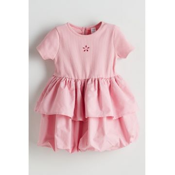 Rochie cu volane - Roz pastel
